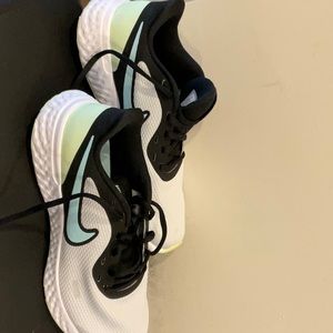 Nike revolution woman’s sneakers